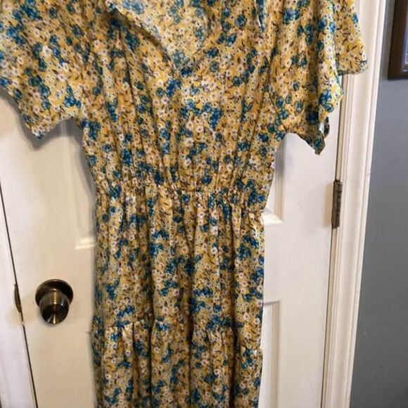 Reb in J Yellow Floral Dress - Medium - Picture 2 of 4